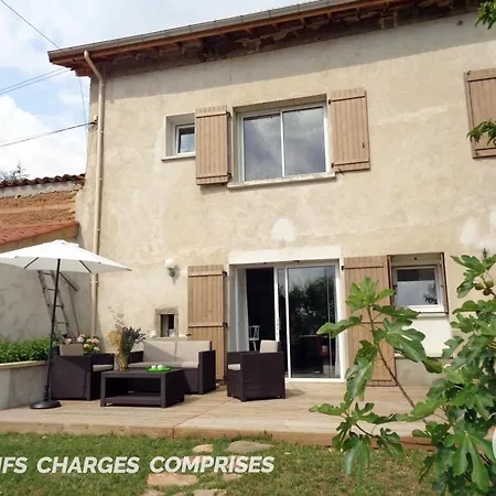Dans Les Monts Du Lyonnais Avec Jardin, Terrasse Et Confort Moderne - Fr-1-496-174 * Maringes