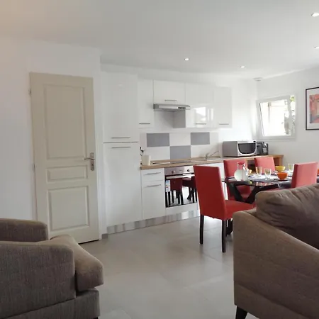 Dans Les Monts Du Lyonnais Avec Jardin, Terrasse Et Confort Moderne - Fr-1-496-174 Holiday home *