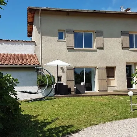 Dans Les Monts Du Lyonnais Avec Jardin, Terrasse Et Confort Moderne - Fr-1-496-174 * Maringes